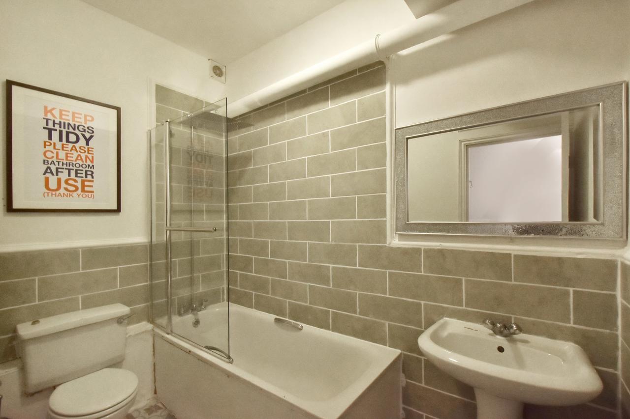 Hotel Where To Sleep - Brixton High Street Londra Esterno foto